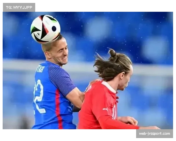 终场哨响，尤文图斯球员瘫倒在地，连续两年无缘意甲冠军